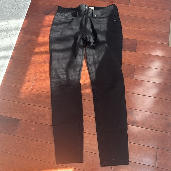 Authentic Black BURBERRY jeans for women. - Picture 3 of 7